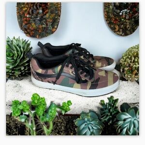 Vans Off The Wall Kyle Walker Woodland Camo Pro Skate Shoe Men’s Sz 9
EUC!Mint​